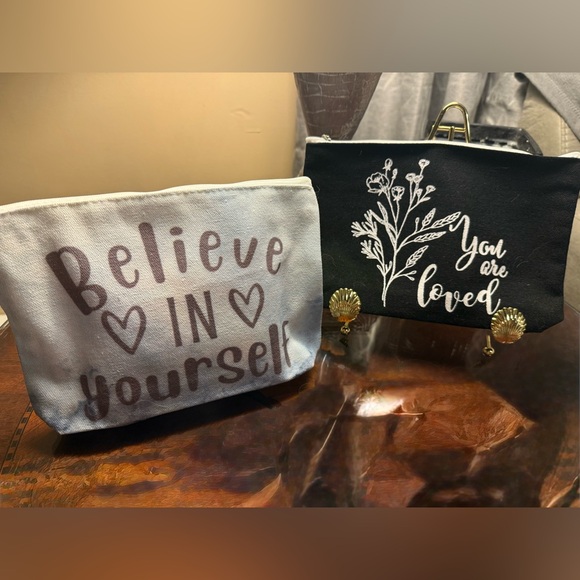 Inspirational Cosmetic Bags w/Sleep Mask, Body Wash, Shadow Palette & Mascara - Picture 6 of 11